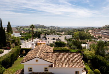 Villa Felisa - Detached Villa in El Paraiso Alto, Benahavis
