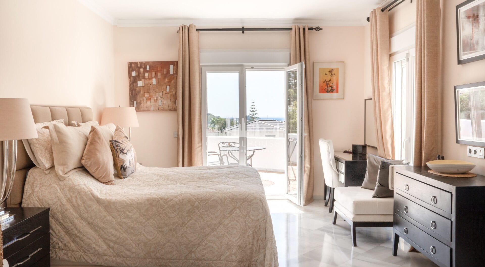 Villa Felisa - Detached Villa in El Paraiso Alto, Benahavis