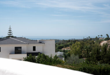 Villa Felisa - Detached Villa in El Paraiso Alto, Benahavis