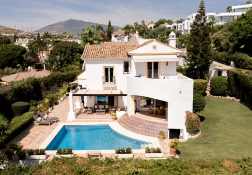 Villa Felisa - Detached Villa in El Paraiso Alto, Benahavis