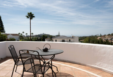 Villa Felisa - Detached Villa in El Paraiso Alto, Benahavis
