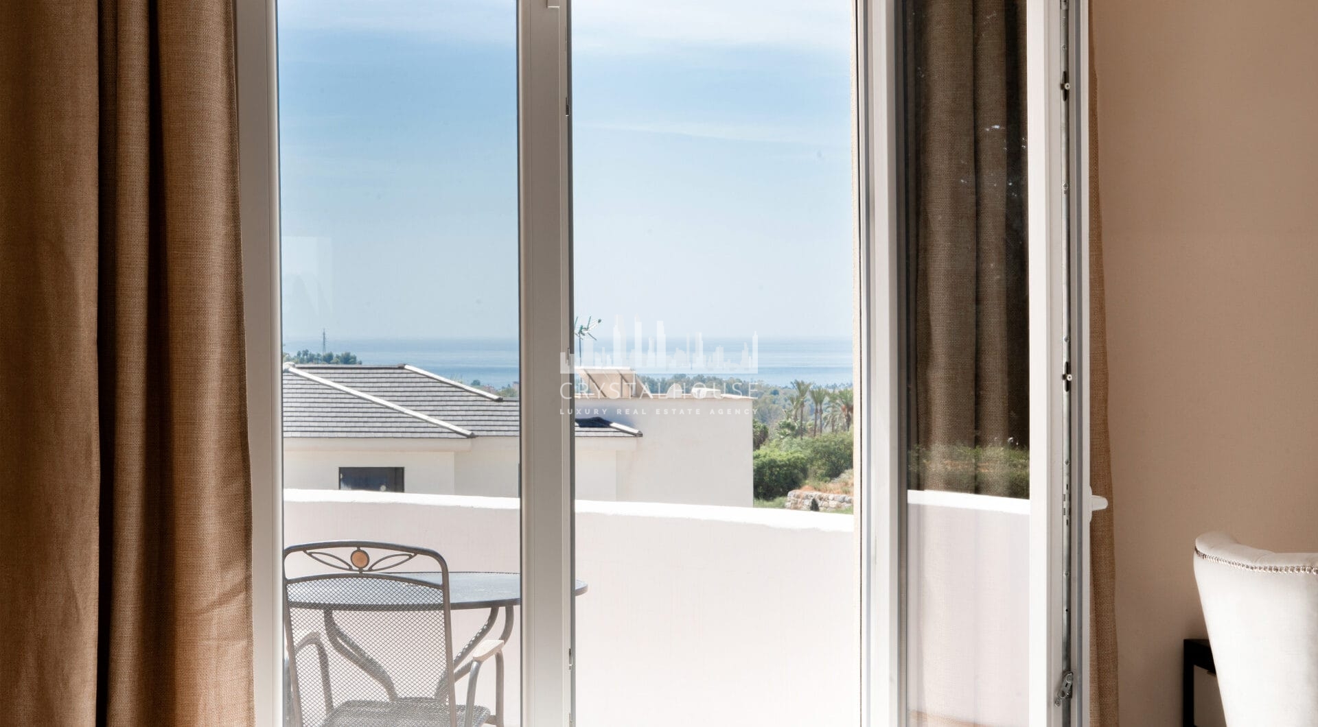 Villa Felisa - Detached Villa in El Paraiso Alto, Benahavis