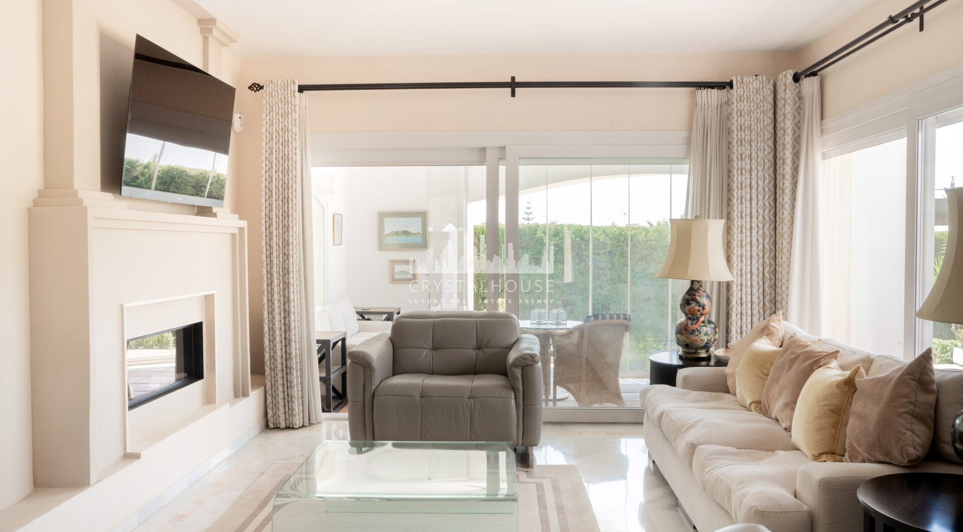 Villa Felisa - Detached Villa in El Paraiso Alto, Benahavis