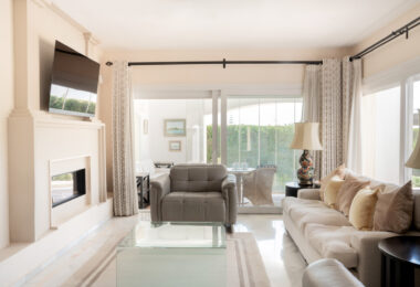 Villa Felisa - Detached Villa in El Paraiso Alto, Benahavis