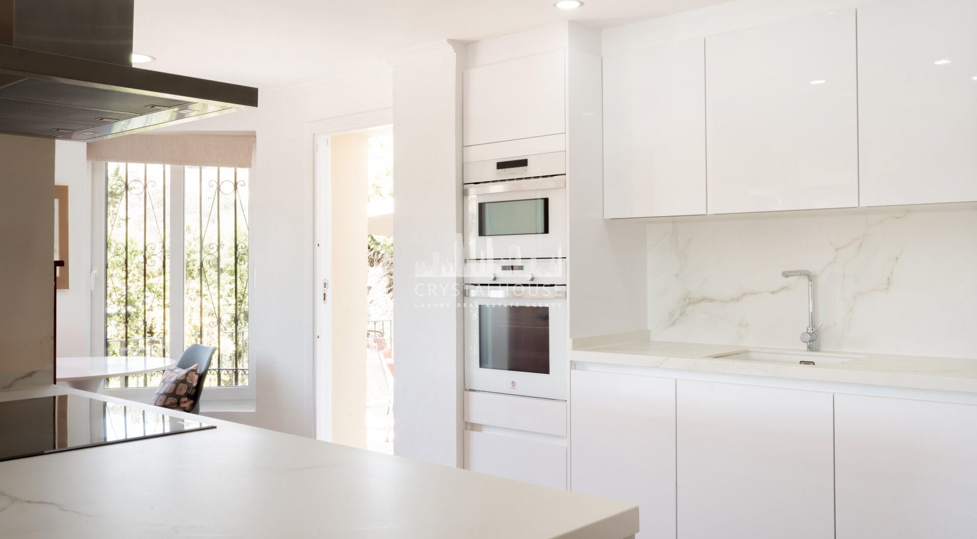 Villa Felisa - Detached Villa in El Paraiso Alto, Benahavis