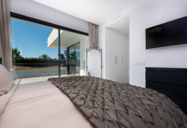 This contemporary four-bedroom detached villa, located in Atalaya Isdabe, is a perfect blend of comfort and luxury