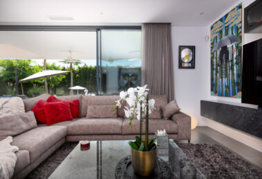 This contemporary four-bedroom detached villa, located in Atalaya Isdabe, is a perfect blend of comfort and luxury