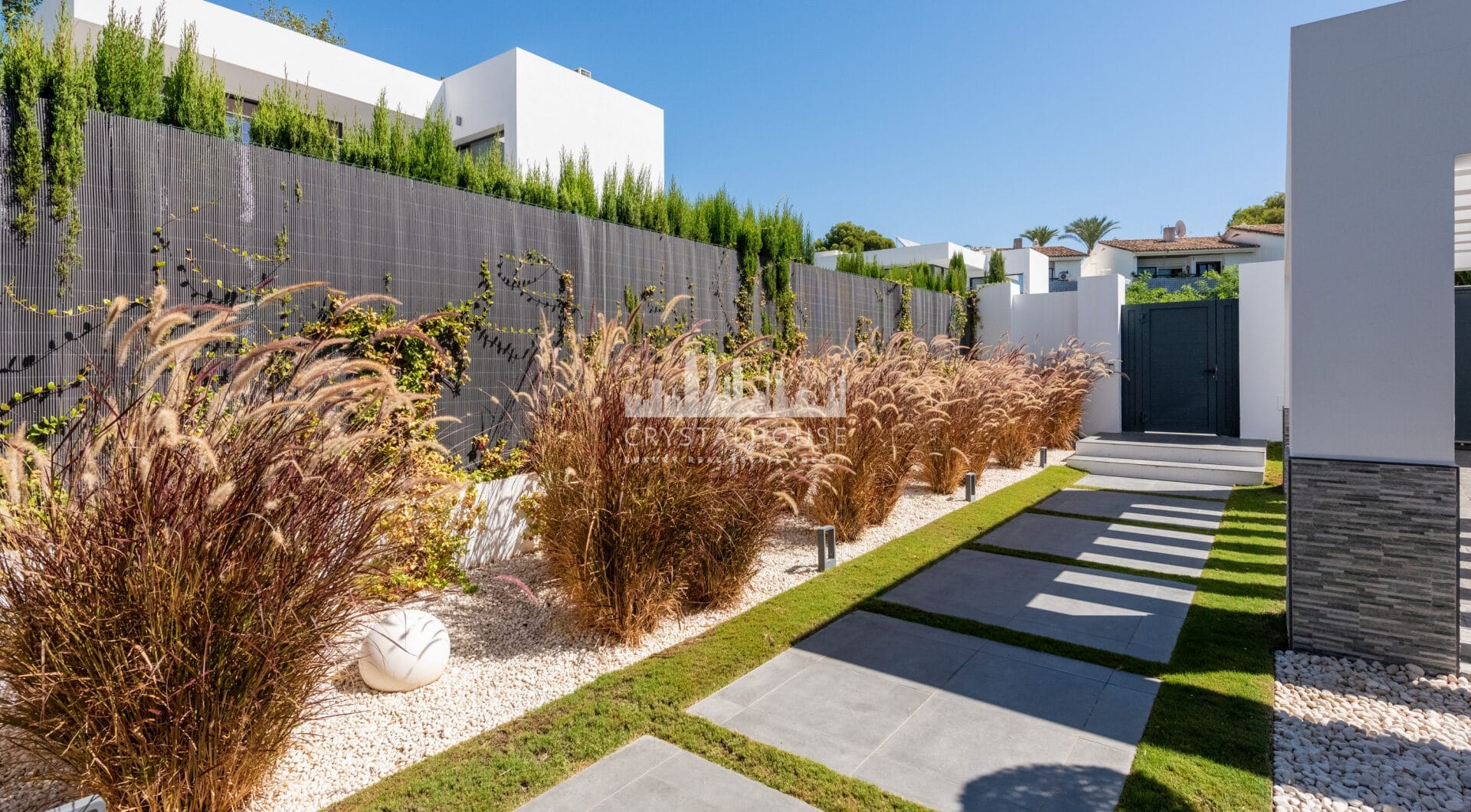 This contemporary four-bedroom detached villa, located in Atalaya Isdabe, is a perfect blend of comfort and luxury