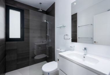 This contemporary four-bedroom detached villa, located in Atalaya Isdabe, is a perfect blend of comfort and luxury