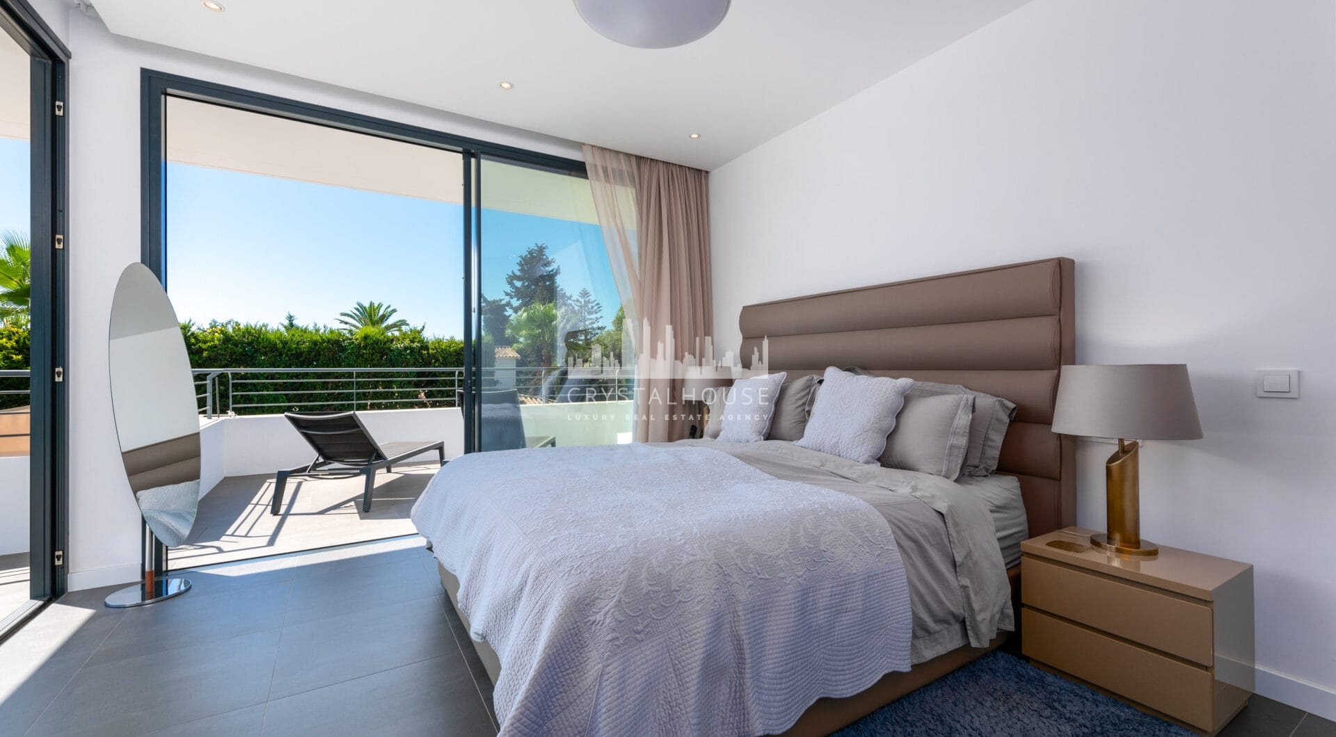 This contemporary four-bedroom detached villa, located in Atalaya Isdabe, is a perfect blend of comfort and luxury