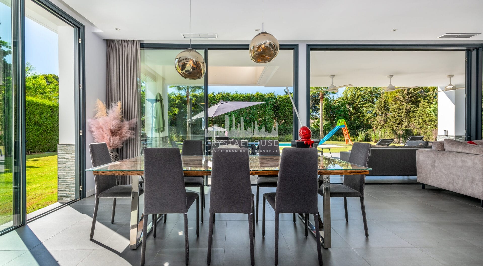 This contemporary four-bedroom detached villa, located in Atalaya Isdabe, is a perfect blend of comfort and luxury