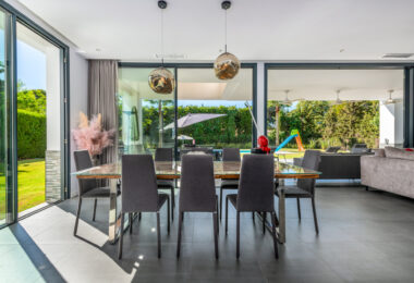 This contemporary four-bedroom detached villa, located in Atalaya Isdabe, is a perfect blend of comfort and luxury