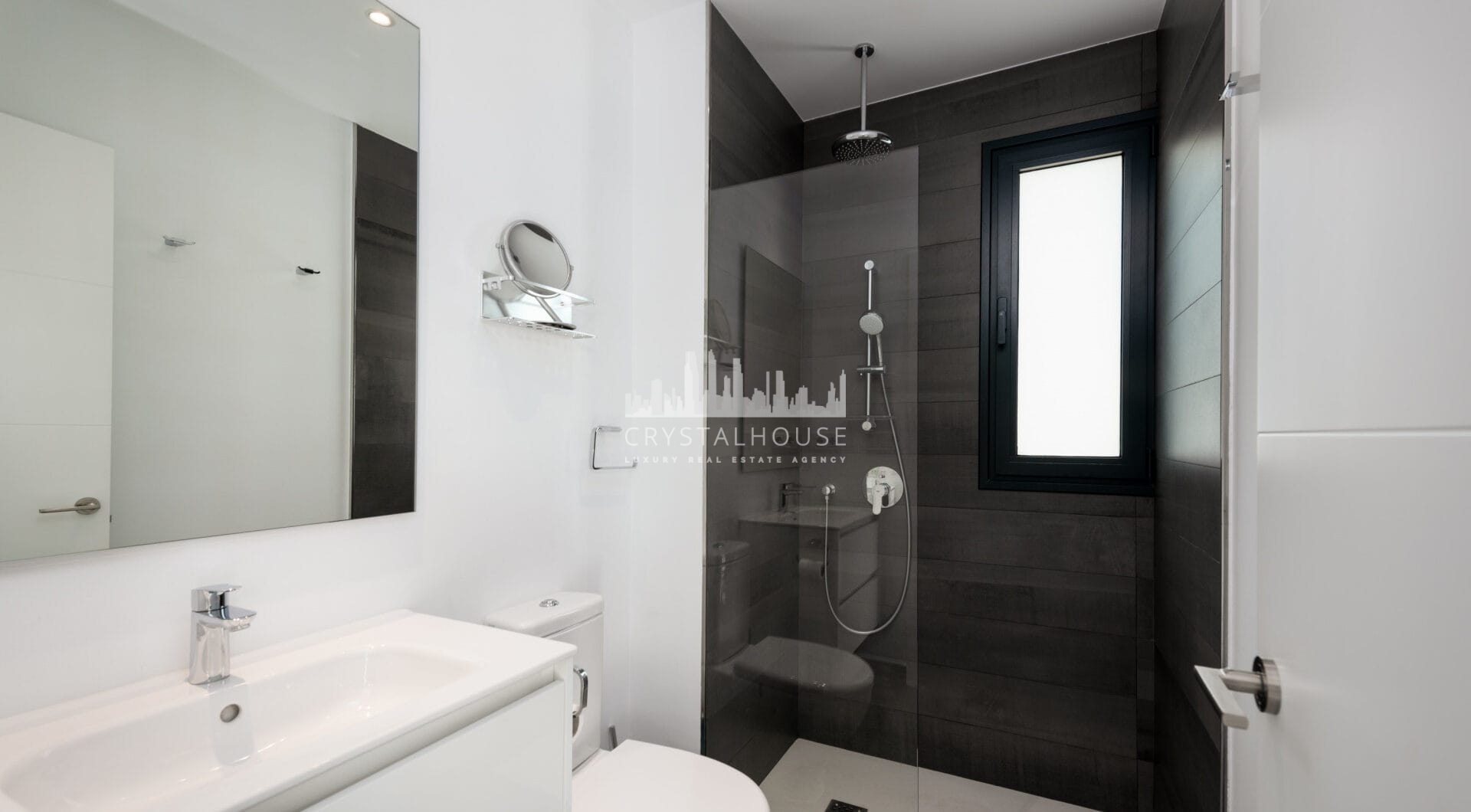 This contemporary four-bedroom detached villa, located in Atalaya Isdabe, is a perfect blend of comfort and luxury