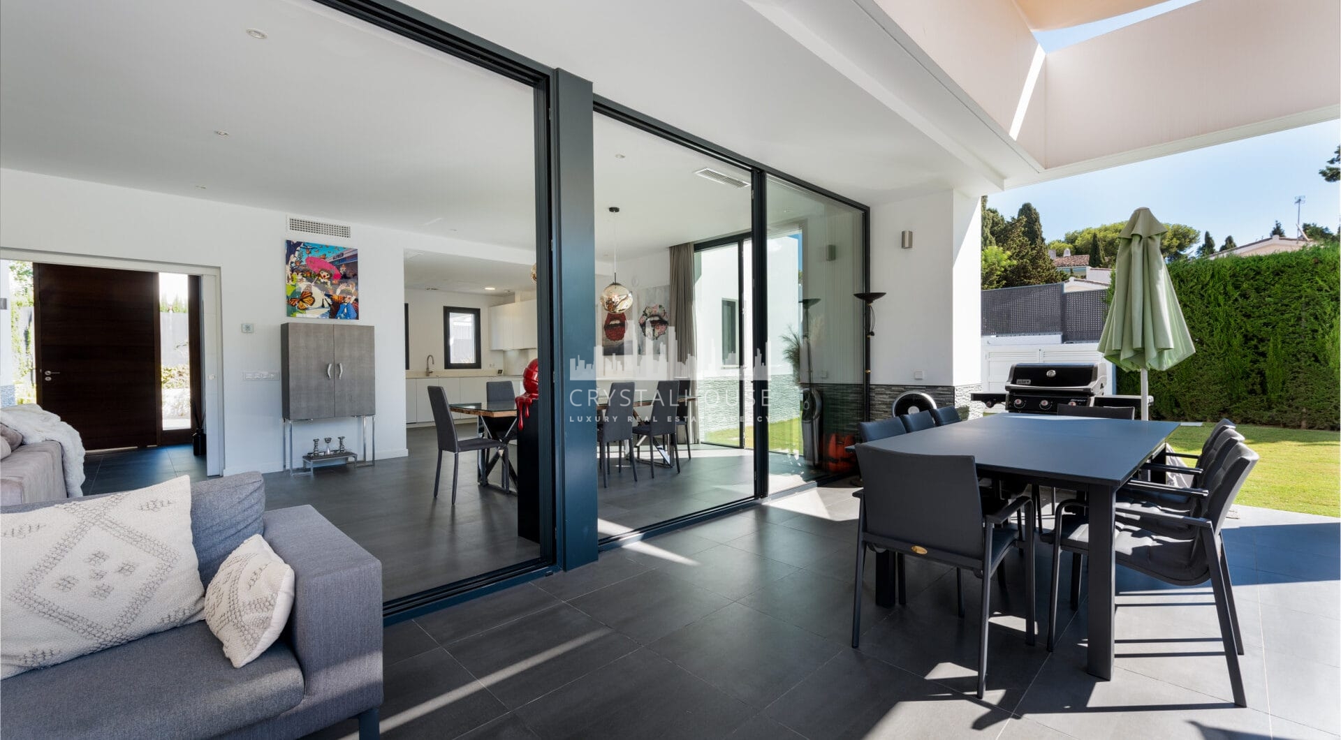 This contemporary four-bedroom detached villa, located in Atalaya Isdabe, is a perfect blend of comfort and luxury