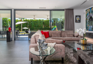 This contemporary four-bedroom detached villa, located in Atalaya Isdabe, is a perfect blend of comfort and luxury