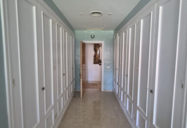 Spacious Ground-Floor Apartment with Private Garden in Park Beach