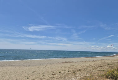 Spacious Ground-Floor Apartment with Private Garden in Park Beach