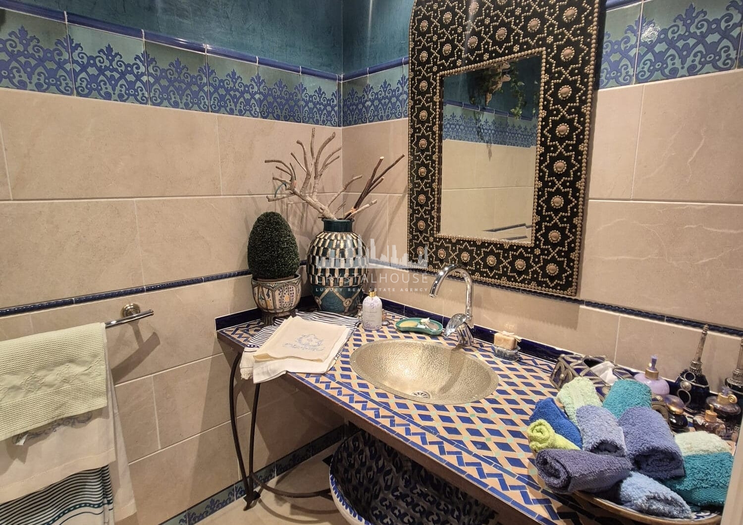 Spacious Ground-Floor Apartment with Private Garden in Park Beach