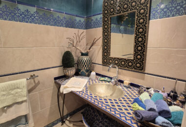 Spacious Ground-Floor Apartment with Private Garden in Park Beach