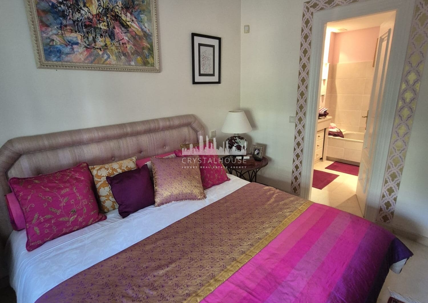 Spacious Ground-Floor Apartment with Private Garden in Park Beach