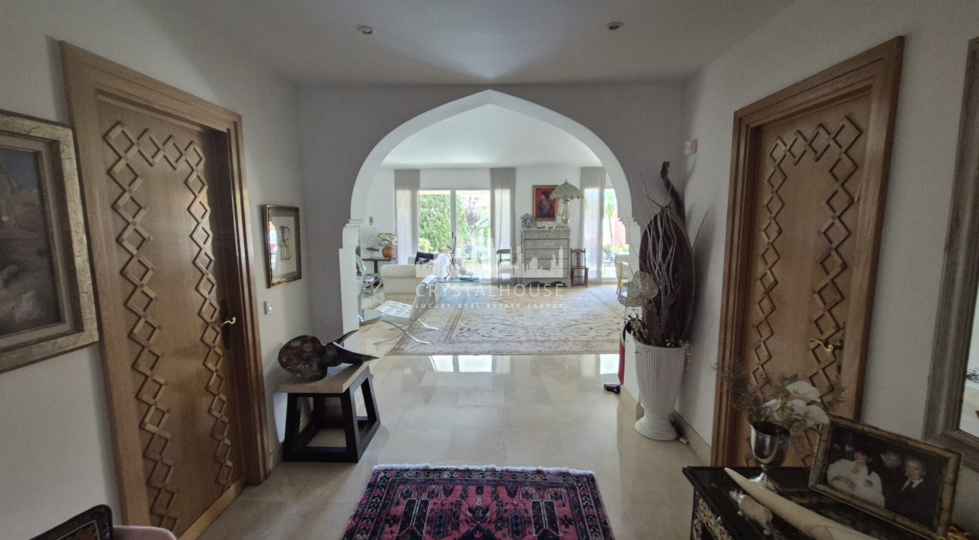 Spacious Ground-Floor Apartment with Private Garden in Park Beach