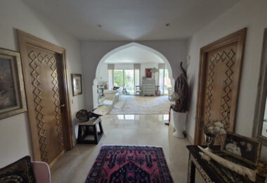 Spacious Ground-Floor Apartment with Private Garden in Park Beach