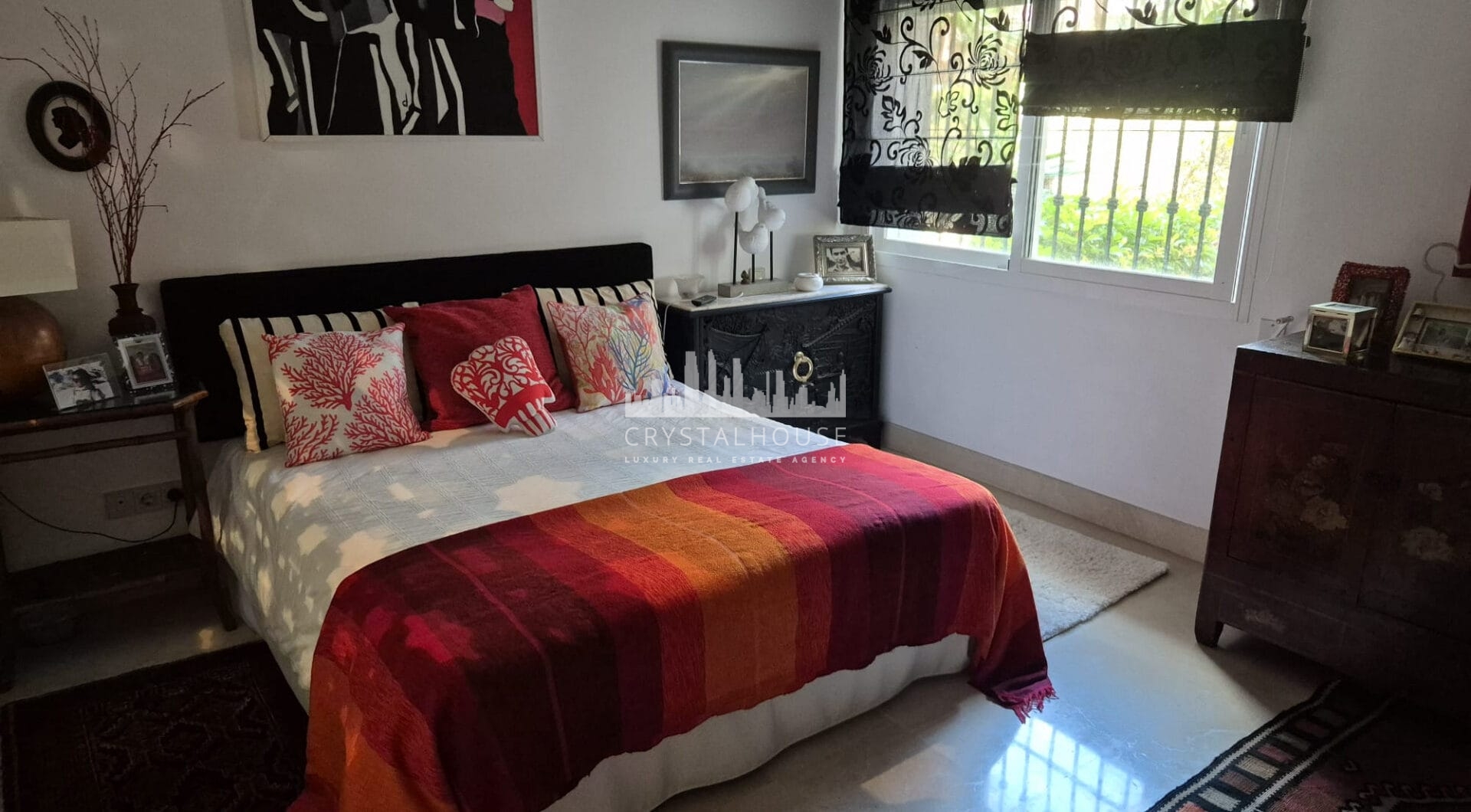 Spacious Ground-Floor Apartment with Private Garden in Park Beach
