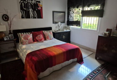 Spacious Ground-Floor Apartment with Private Garden in Park Beach