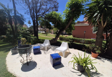 Spacious Ground-Floor Apartment with Private Garden in Park Beach