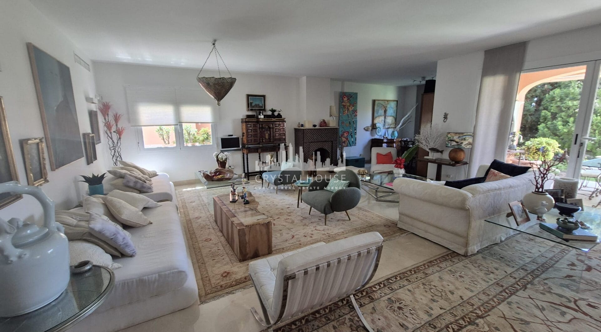 Spacious Ground-Floor Apartment with Private Garden in Park Beach