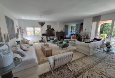 Spacious Ground-Floor Apartment with Private Garden in Park Beach