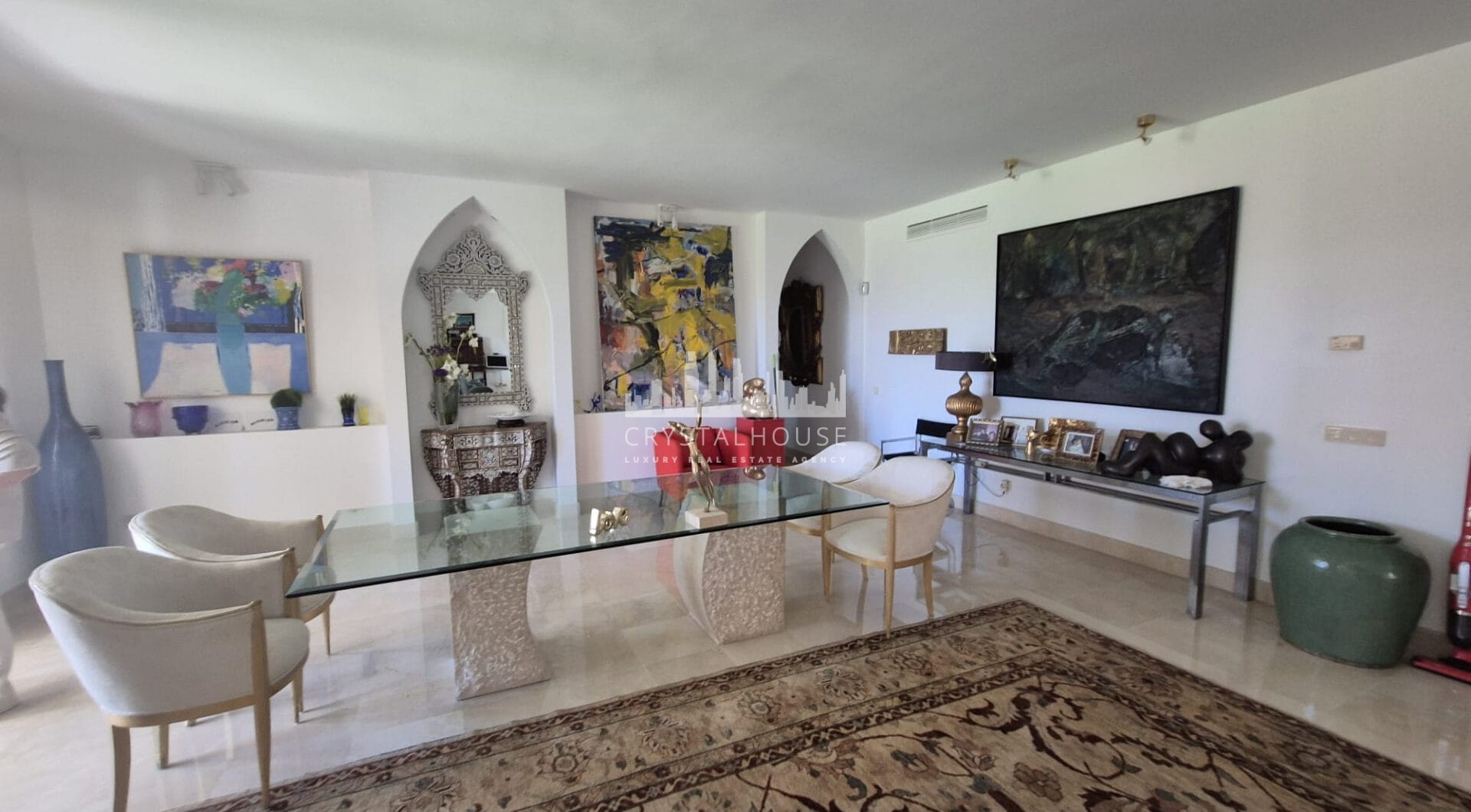 Spacious Ground-Floor Apartment with Private Garden in Park Beach