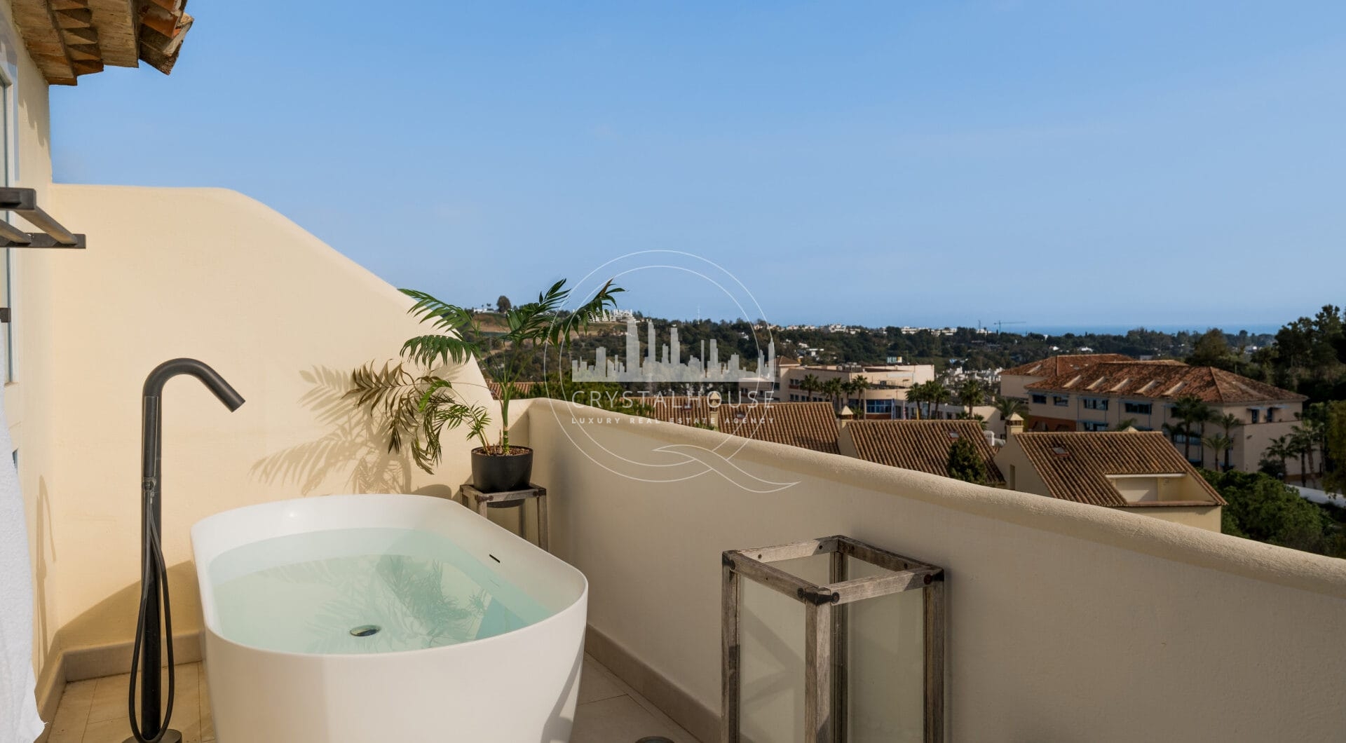 Elegant Renovated Townhouse Near Aloha Golf – Private Garden and Gated Community