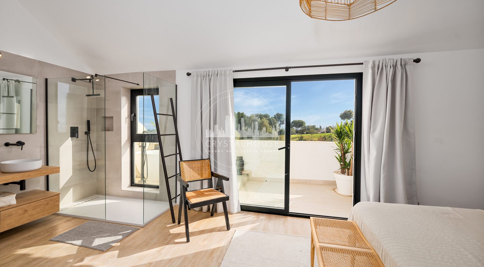 Elegant Renovated Townhouse Near Aloha Golf – Private Garden and Gated Community