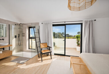 Elegant Renovated Townhouse Near Aloha Golf – Private Garden and Gated Community