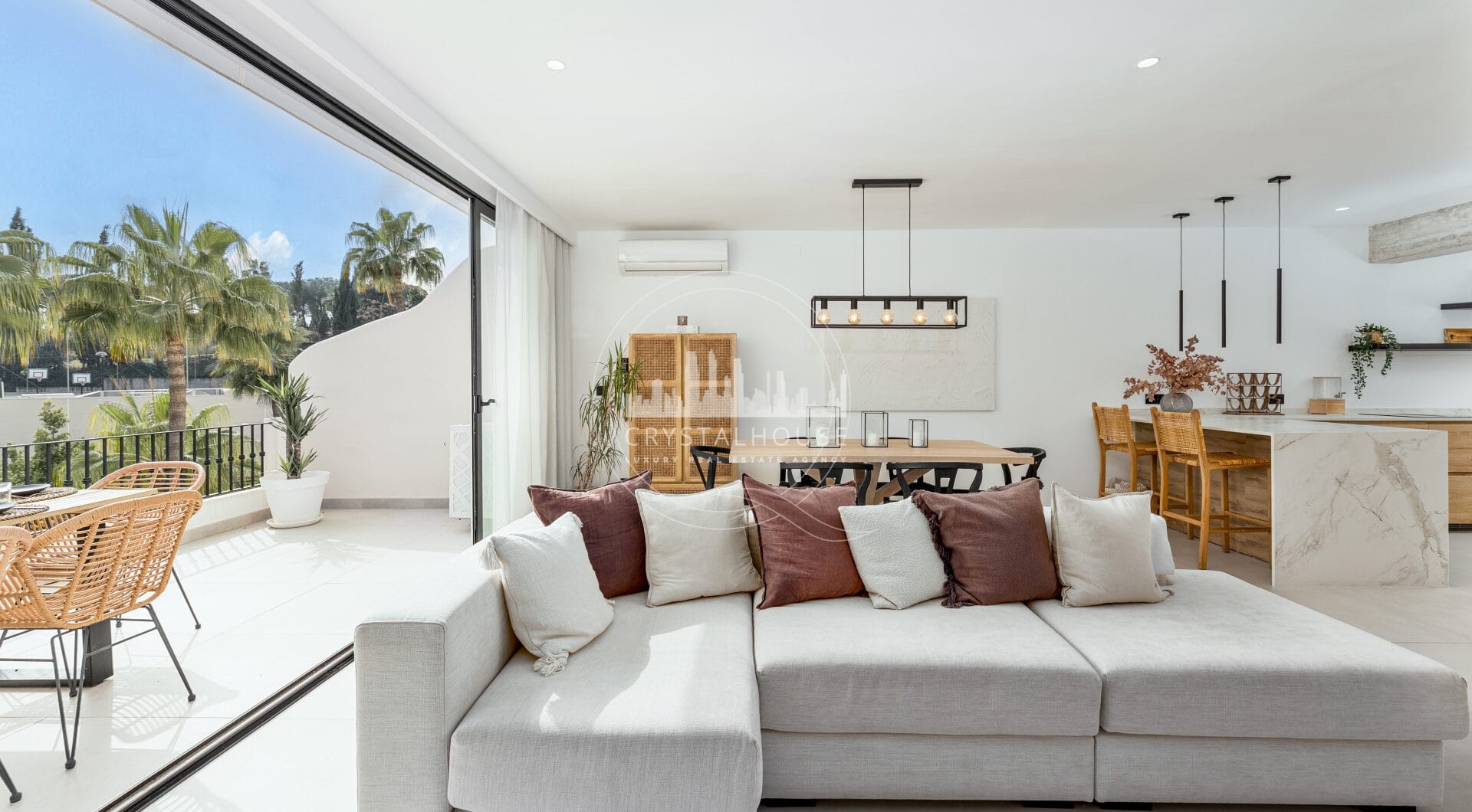 Elegant Renovated Townhouse Near Aloha Golf – Private Garden and Gated Community