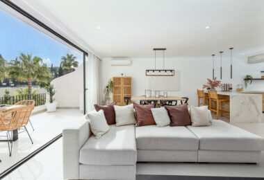 Elegant Renovated Townhouse Near Aloha Golf – Private Garden and Gated Community