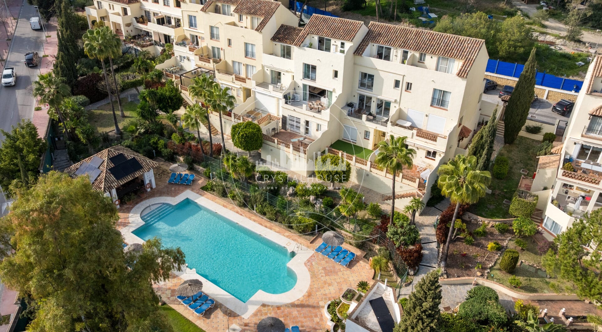 Elegant Renovated Townhouse Near Aloha Golf – Private Garden and Gated Community