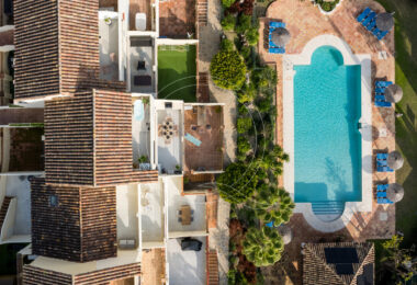 Elegant Renovated Townhouse Near Aloha Golf – Private Garden and Gated Community