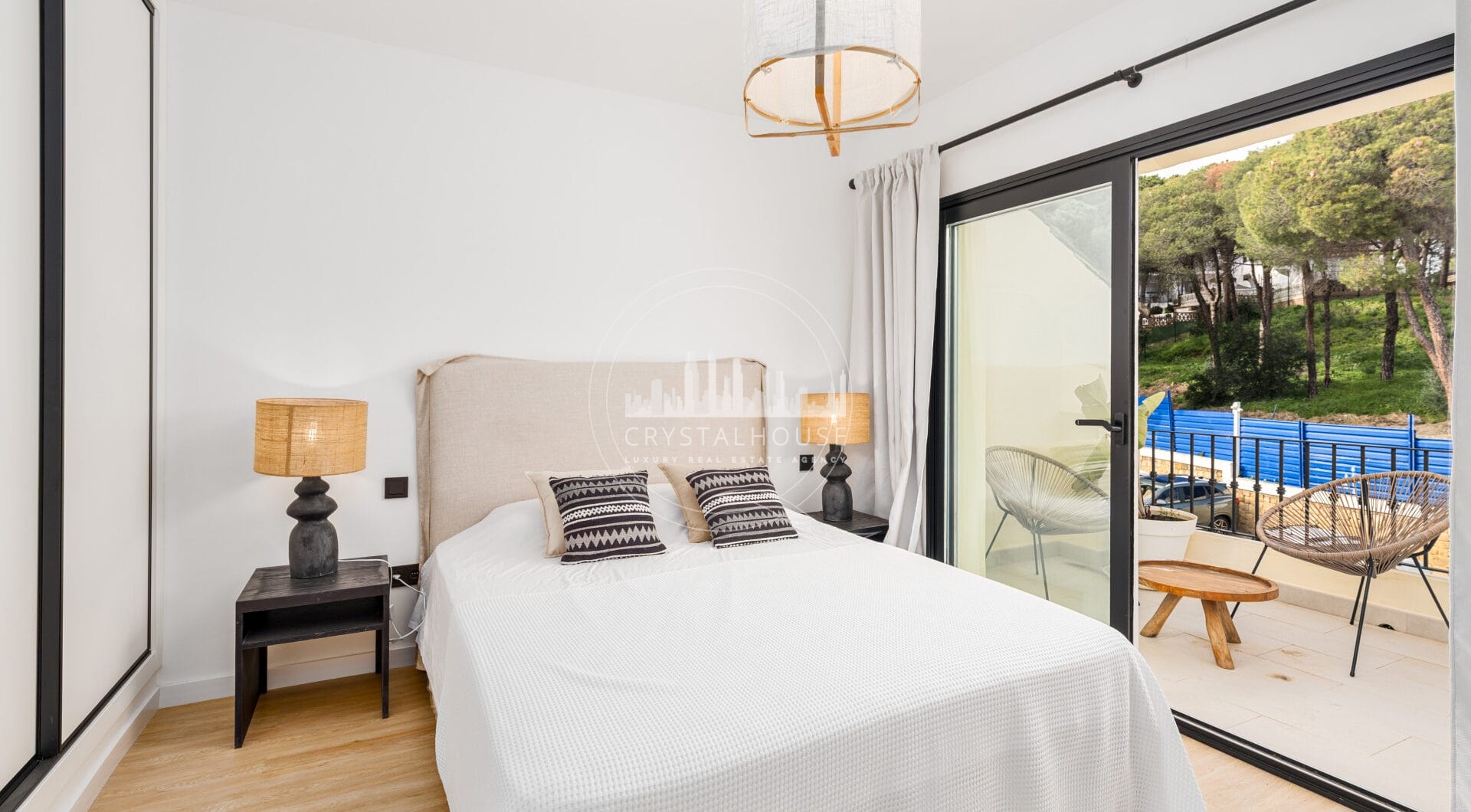 Elegant Renovated Townhouse Near Aloha Golf – Private Garden and Gated Community