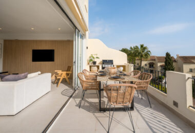 Elegant Renovated Townhouse Near Aloha Golf – Private Garden and Gated Community