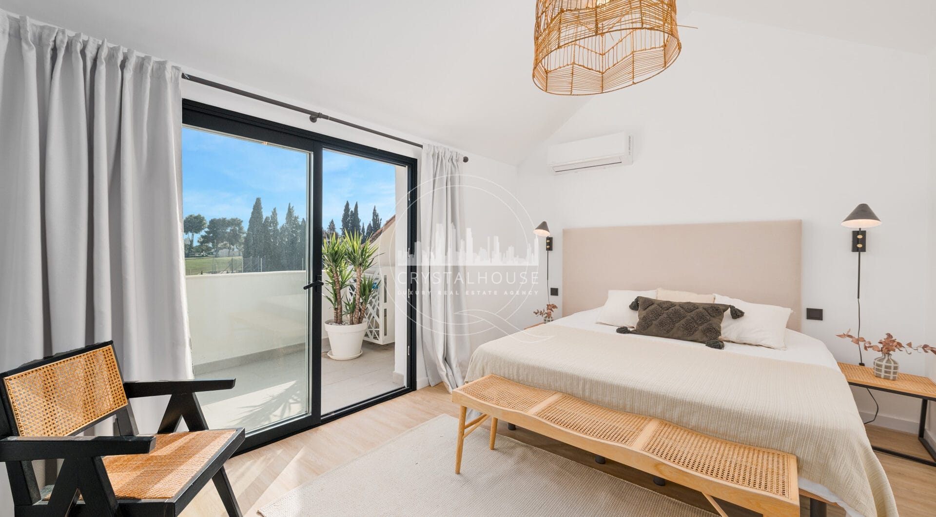Elegant Renovated Townhouse Near Aloha Golf – Private Garden and Gated Community