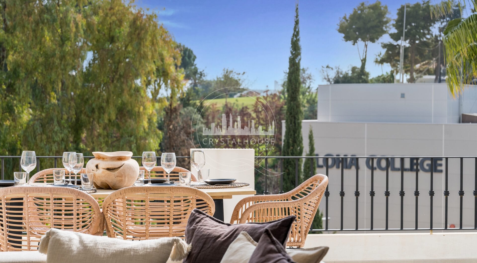 Elegant Renovated Townhouse Near Aloha Golf – Private Garden and Gated Community