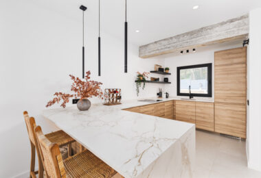 Elegant Renovated Townhouse Near Aloha Golf – Private Garden and Gated Community