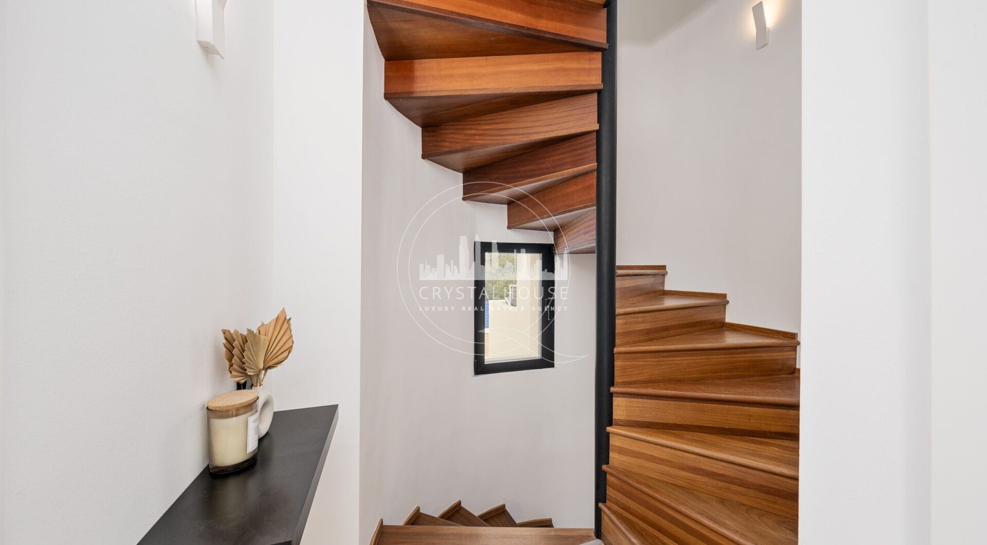 Elegant Renovated Townhouse Near Aloha Golf – Private Garden and Gated Community