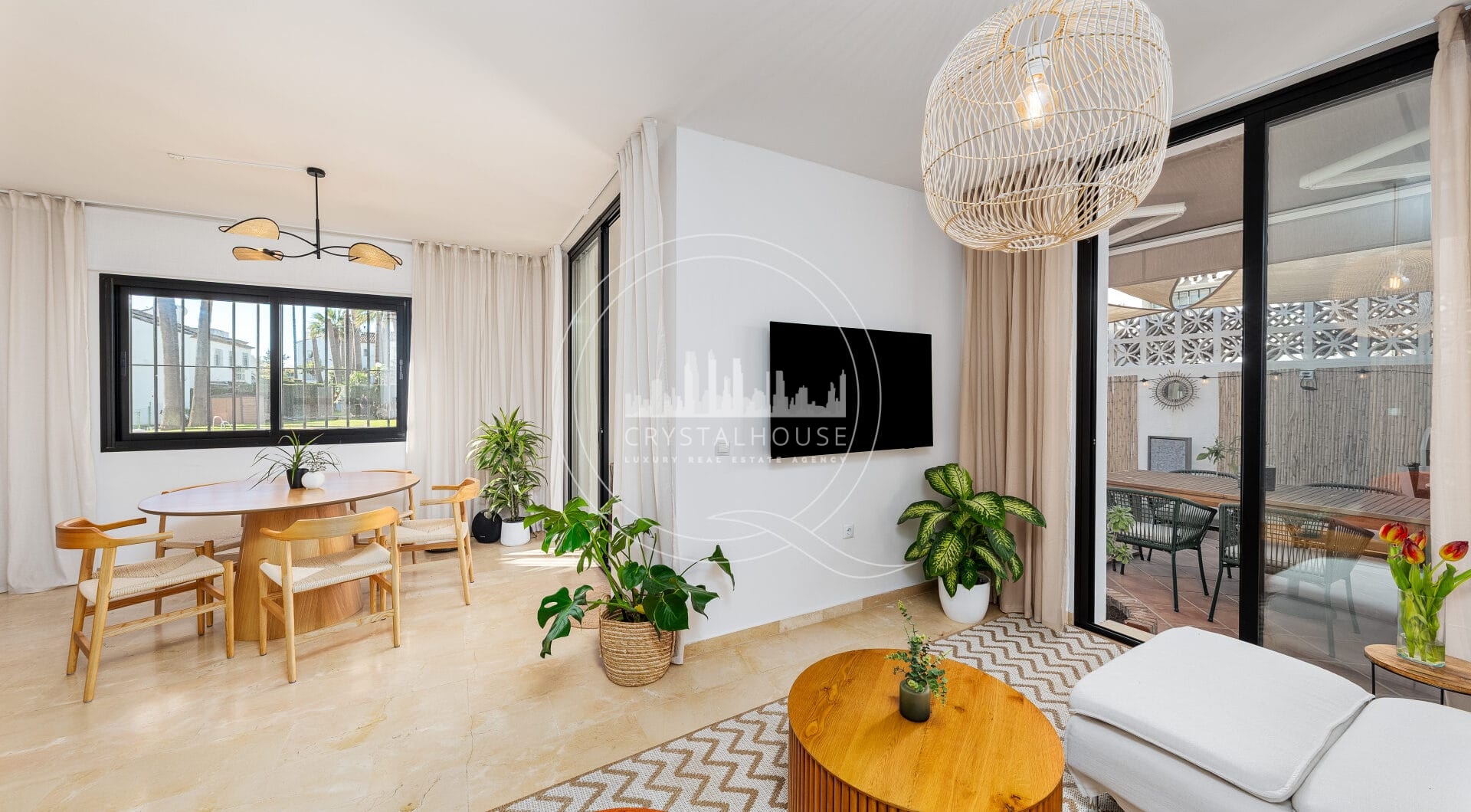 Stunning semi-detached house in Bel Air – official rental licence and 900m from the beach