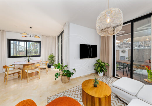 Stunning semi-detached house in Bel Air – official rental licence and 900m from the beach