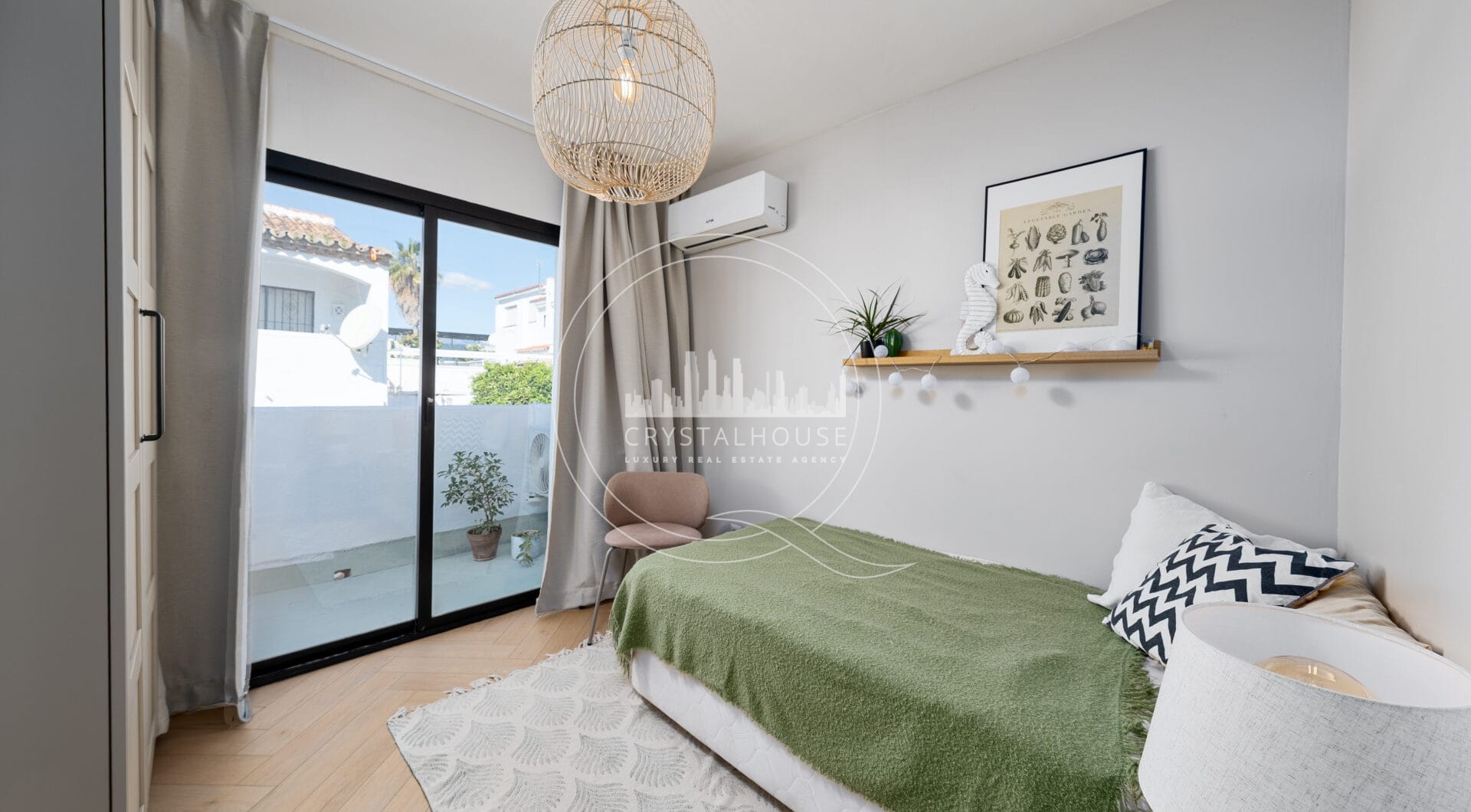 Stunning semi-detached house in Bel Air – official rental licence and 900m from the beach