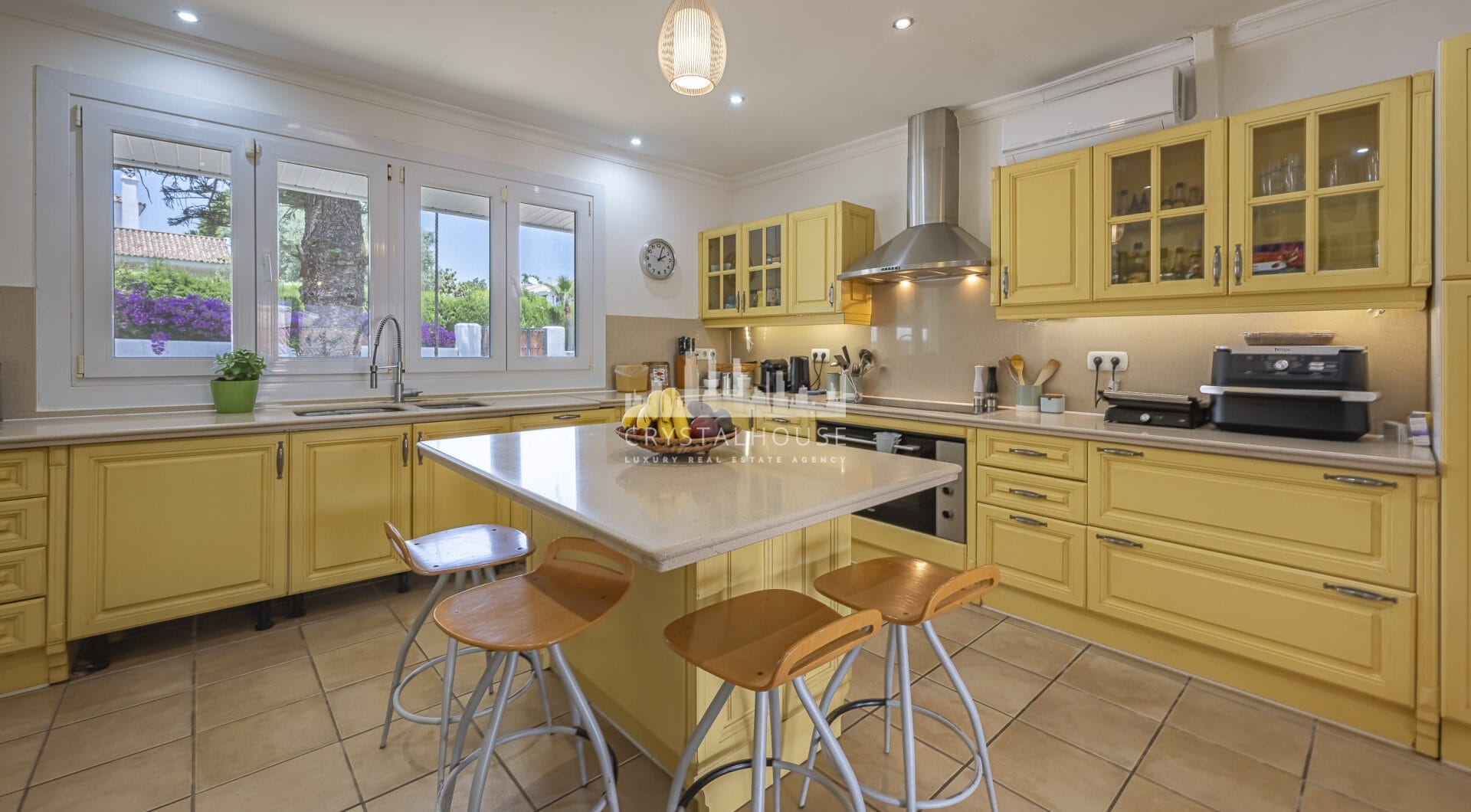 Stunning 7-Bedroom Villa with Pool, Terrace &amp; Family-Friendly Amenities