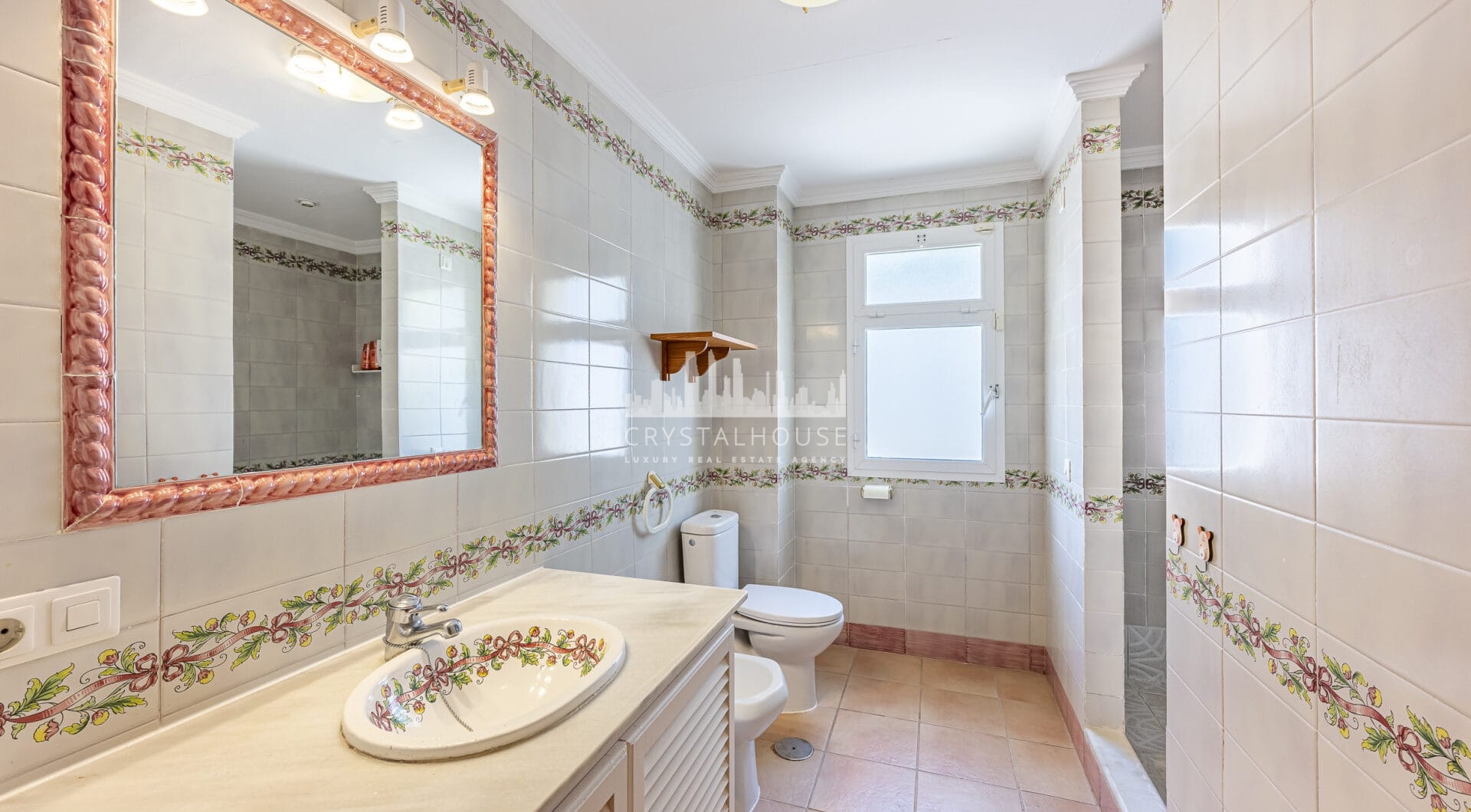 Stunning 7-Bedroom Villa with Pool, Terrace &amp; Family-Friendly Amenities